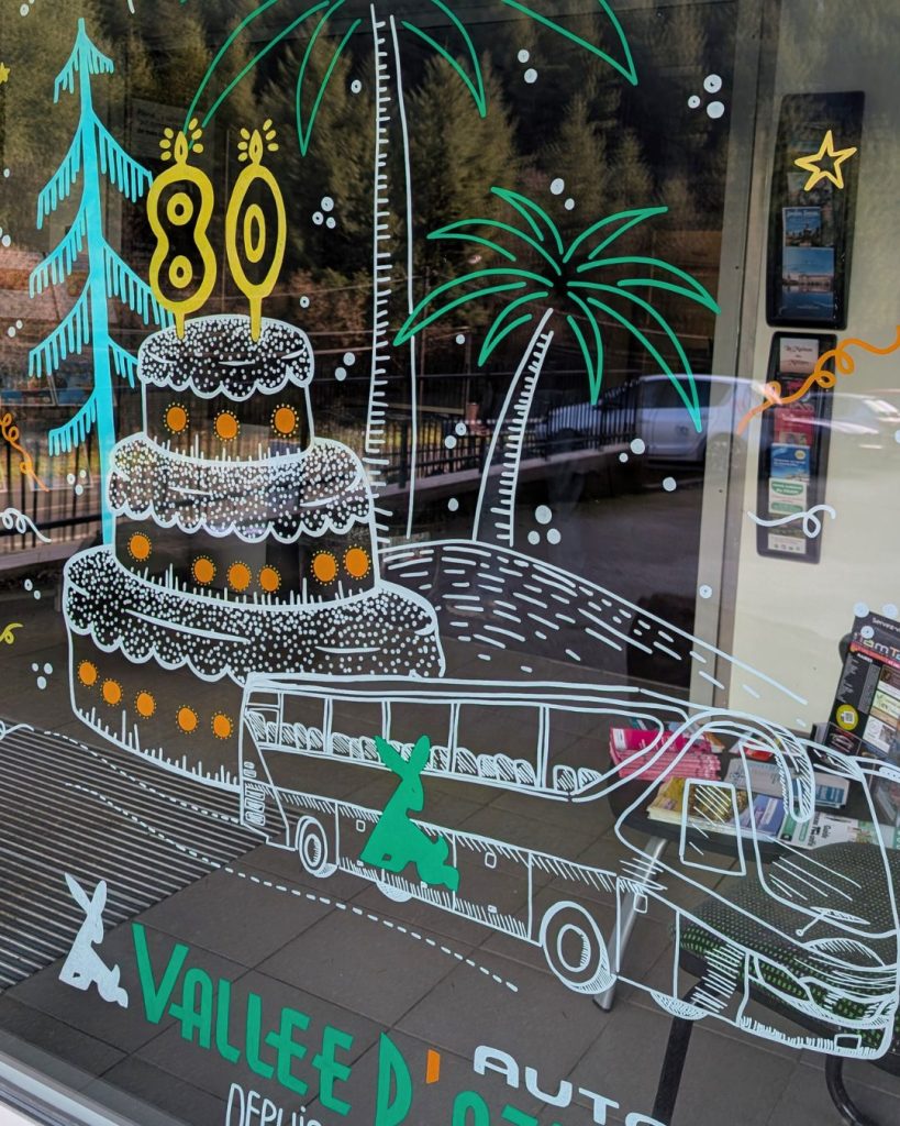 MarineChalayer_peinturesurvitrine_rhonealpes