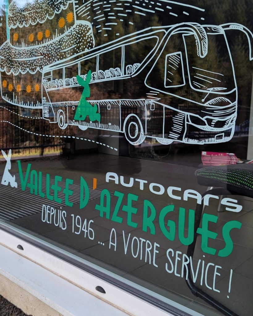 MarineChalayer_peinturesurvitrine_rhonealpes