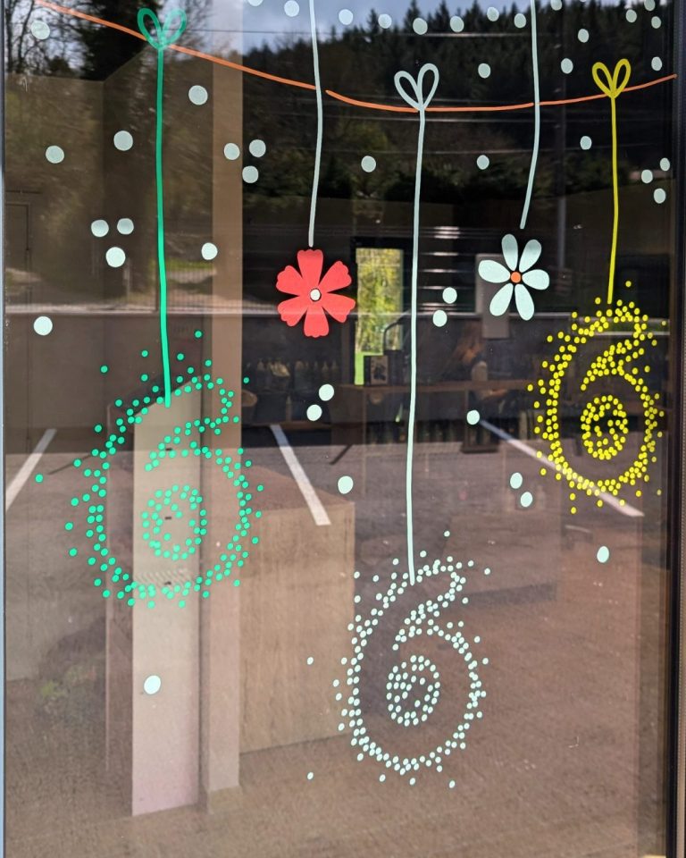 Marine Chalayer_peinture sur vitrine_conscrit_beaujolais