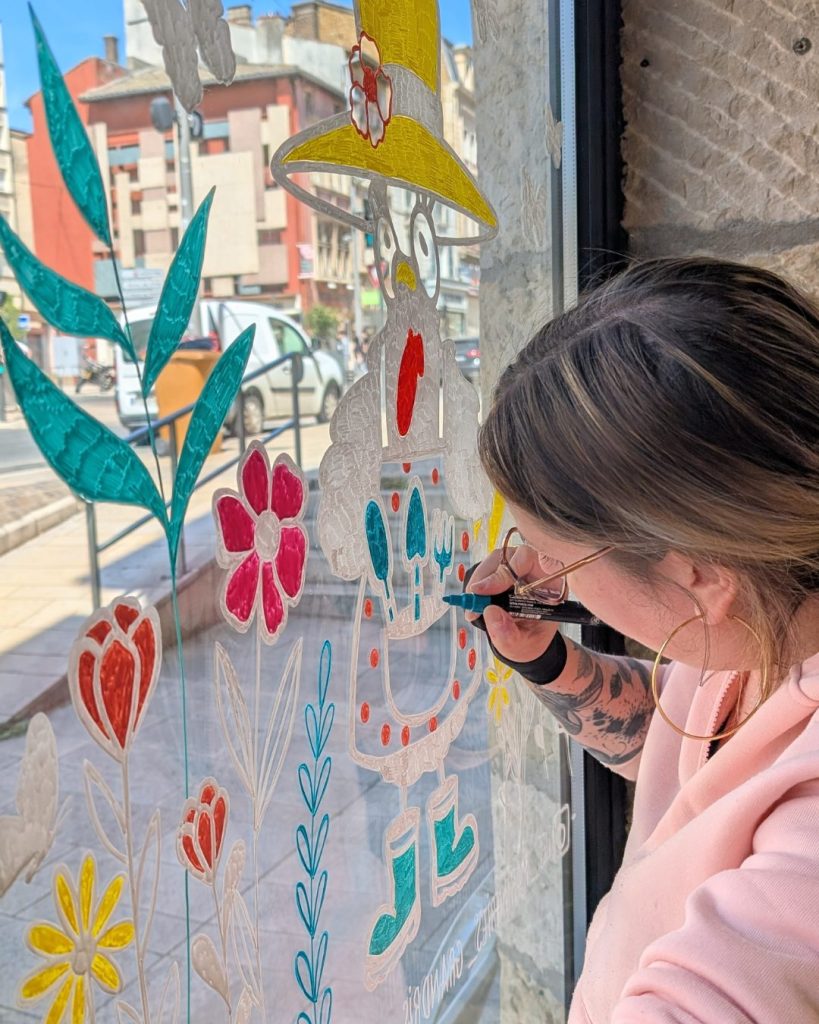 Marine Chalayer_peinture sur vitrine_rhone _ alpes_villefranche_sur_saone