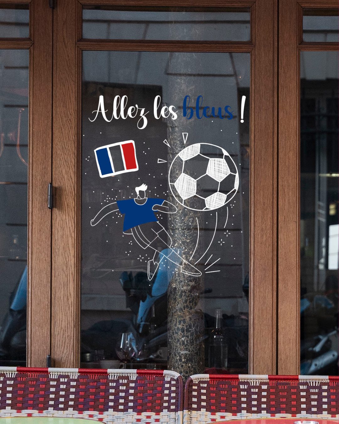 Marine Chalayer_peinture sur vitrine_coupe_du_monde_foot_rhone _ alpes