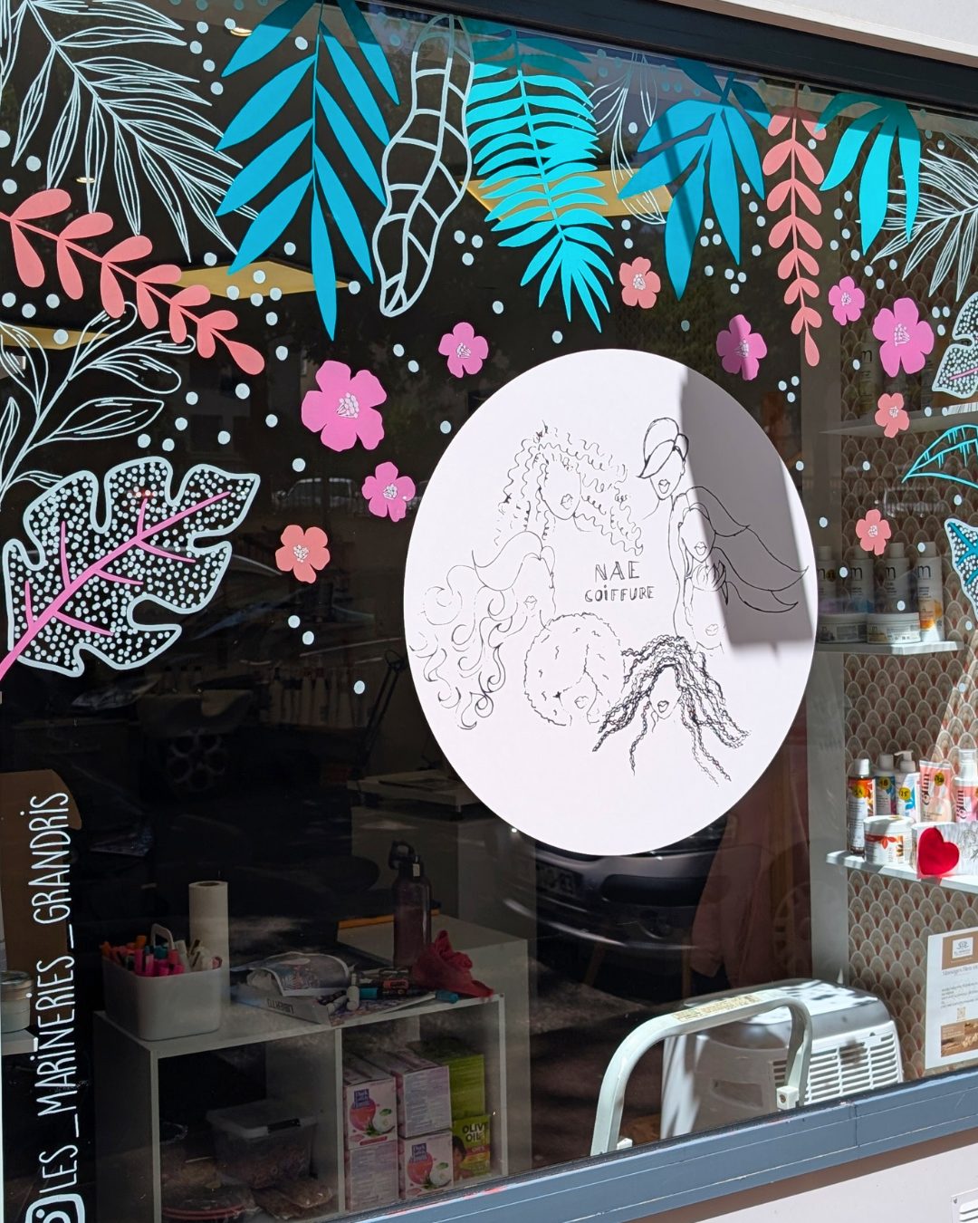 Marine Chalayer_peinture sur vitrine_Tarare_rhone _ alpes