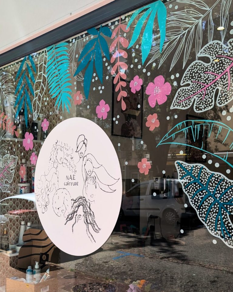 Marine Chalayer_peinture sur vitrine_Tarare_rhone _ alpes