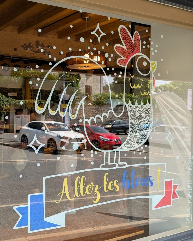 Marine Chalayer_peinture sur vitrine_Villars_les_Dombes_rhone _ alpes