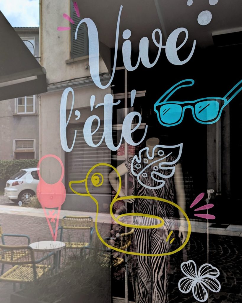 Marine Chalayer_peinture sur vitrine_L'Arbresle_rhone _ alpes